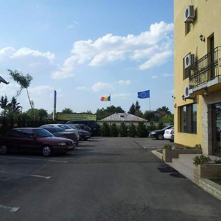 Motel Cool Barcanesti ภายนอก รูปภาพ