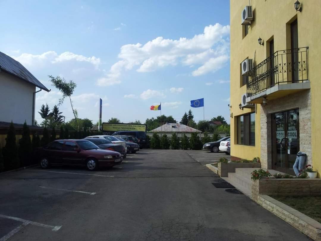 Motel Cool Barcanesti ภายนอก รูปภาพ
