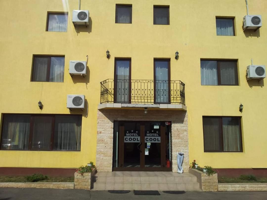 Motel Cool Barcanesti ภายนอก รูปภาพ